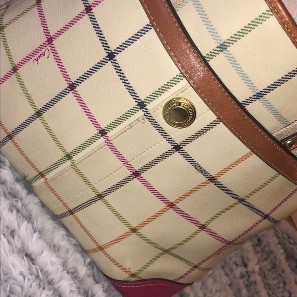 Unique coach. - Picture 3 of 4